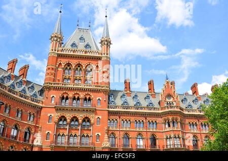 Détail architectural de la gare St Pancras à Londres tran Banque D'Images