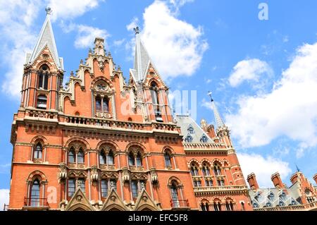 Détail architectural de la gare St Pancras à Londres tran Banque D'Images