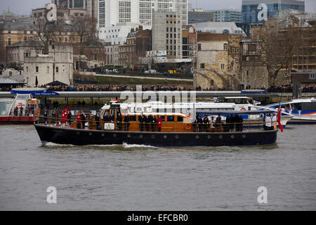 Londres, Royaume-Uni. 30Th Jan, 2015. Thames Clippers et autres navires escortent les Havengore dans le cadre du 50 anniversaire de la procession funéraire de Sir Winston Churchill : Emma Durnford Crédit/Alamy Live News Banque D'Images