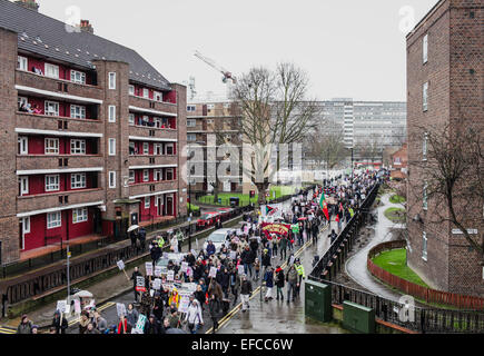 Londres, Royaume-Uni. Jan 31, 2015. Des milliers de manifestants à l'hôtel de ville, le maire de Londres Boris Johnson's office, à la demande des mesures pour lutter contre la crise du logement. Les loyers privés ont augmenté de 13  % par an depuis 2010, alors que le conseil du logement et des allocations de logement sont devenus de plus en plus rares. Crédit : Rob Pinney/Alamy Live News Banque D'Images