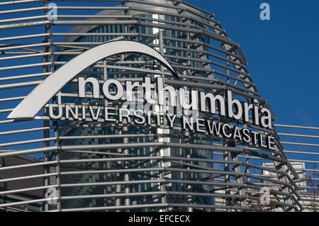 L'Université de Northumbria signe ou logo, Newcastle upon Tyne, England, UK Banque D'Images