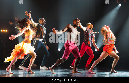 Le spectacle de danse Flash Mob s'ouvre au Peacock Theatre, Londres, et dispose les danseurs des spectacles comme strictement 'Come Dancing' et 'Britain's Got Talent". Avec Kevin Clifton et Karen Hauer, impeccable, Tommy Franzen, Brosena et soulager. Jusqu'au 8 juin 2014. Banque D'Images