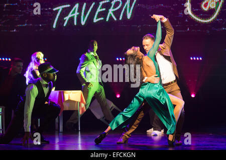 Kevin Clifton et Karen Hauer (Strictly Come Dancing). Le spectacle de danse Flash Mob s'ouvre au Peacock Theatre, Londres, et dispose les danseurs des spectacles comme strictement 'Come Dancing' et 'Britain's Got Talent". Avec Kevin Clifton et Karen Hauer, impeccable, Tommy Franzen, Brosena et soulager. Jusqu'au 8 juin 2014. Banque D'Images