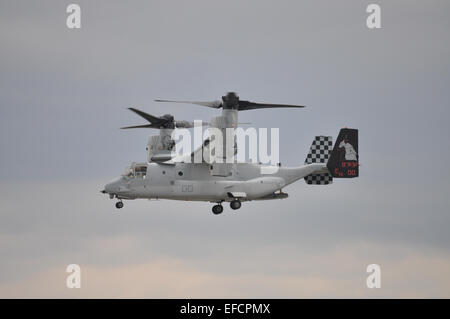 Le MV-22B Osprey battant au MCAS Cherry Point meeting aérien. Banque D'Images