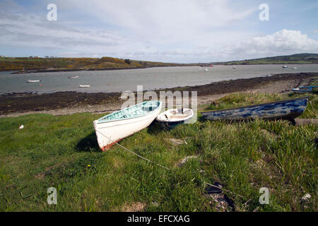 Bateaux sur Church Strand Baltimore West Cork en Irlande. Banque D'Images