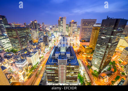 Osaka, Japon centre-ville paysage urbain sur le quartier d'Umeda. Banque D'Images