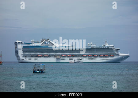 Navire de croisière des Caraïbes 'Princess' ancré à Grand Cayman Banque D'Images