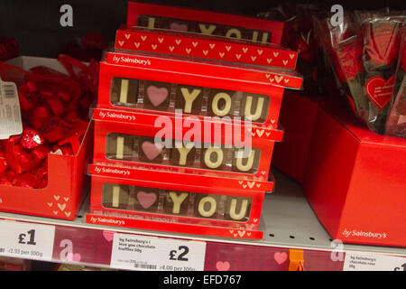 Wimbledon, Londres, Royaume-Uni. 1er février 2015. Les supermarchés et magasins de détail se préparer pour la Saint-Valentin le 14 février considéré comme le plus romantique de jour de l'agenda. Credit : amer ghazzal/Alamy Live News Banque D'Images