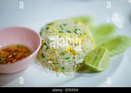 Riz frit avec la chair de crabe Banque D'Images