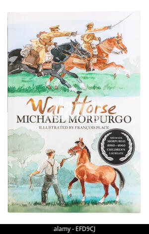 Le Cheval de guerre livre écrit par Michael Morpurgo sur fond blanc Banque D'Images