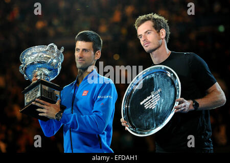 Melbourne, Australie. 06Th Feb 2015. Novak Djokovic La Serbie et d'Andy Murray avec leurs trophées après la mens des célibataires match final à 2015 Open de tennis d'Australie à Melbourne Park, à Melbourne, Australie, le 1 février 2015. Djokovic a remporté la finale en 4 sets 7-6 (7-5) 6-7 (4-7) 6-3 6-0 : Action Crédit Plus Sport/Alamy Live News Banque D'Images