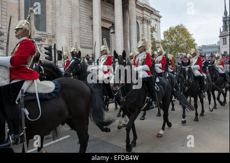 Division de la montée de la Household Cavalry régiment monté sur le Lord Mayors Show procession dans la ville de Londres, 2014 Banque D'Images