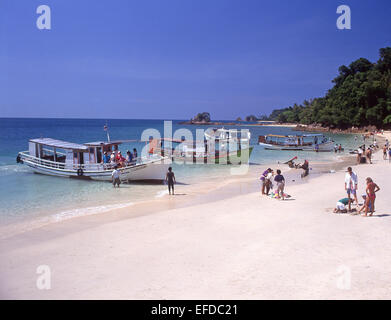 Plage sur l'île de Kapas (Pulau Kapas), l'État de Terengganu, Malaisie Banque D'Images