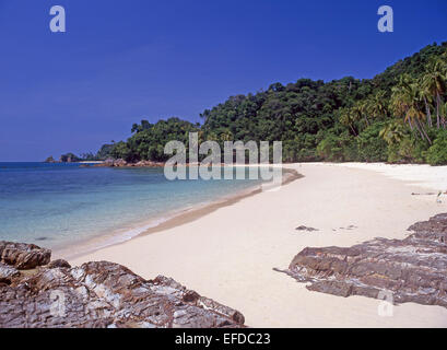 Plage sur l'île de Kapas (Pulau Kapas), l'État de Terengganu, Malaisie Banque D'Images