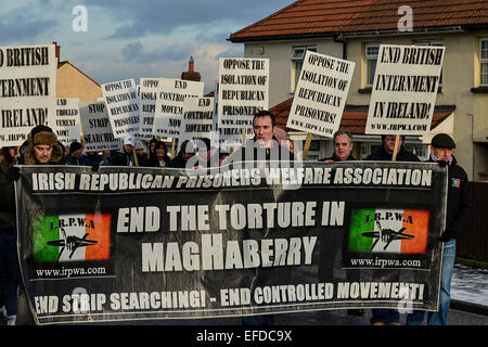 Londonderry, en Irlande du Nord, Royaume-Uni. 1er février 2015. Républicains assister à la commémoration du Dimanche sanglant. La marche commémore le 43e anniversaire de la manifestation à Londonderry (Derry) et les 14 personnes qui sont mortes pendant la marche après avoir été abattu par des parachutistes britanniques le 30 janvier 1972. Crédit : George Sweeney/Alamy Live News Banque D'Images