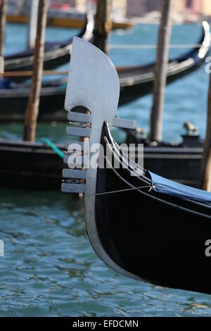 Venise, Italie. 31 janvier, 2015. Météo Italie : gondoles bateau près de la Piazza San Marco à marée haute. Crédit : FC Italie/Alamy Live News Banque D'Images