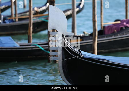 Venise, Italie. 31 janvier, 2015. Météo Italie : gondoles bateau près de la Piazza San Marco à marée haute. Crédit : FC Italie/Alamy Live News Banque D'Images