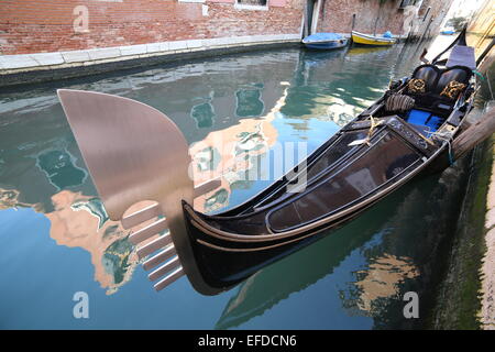 Venise, Italie. 31 janvier, 2015. Météo Italie : gondoles bateau près de la Piazza San Marco à marée haute. Crédit : FC Italie/Alamy Live News Banque D'Images