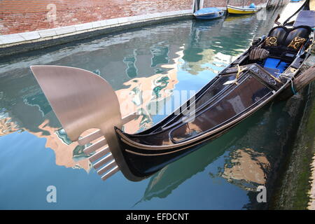 Venise, Italie. 31 janvier, 2015. Météo Italie : gondoles bateau près de la Piazza San Marco à marée haute. Crédit : FC Italie/Alamy Live News Banque D'Images