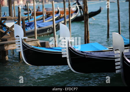 Venise, Italie. 31 janvier, 2015. Météo Italie : gondoles bateau près de la Piazza San Marco à marée haute. Crédit : FC Italie/Alamy Live News Banque D'Images