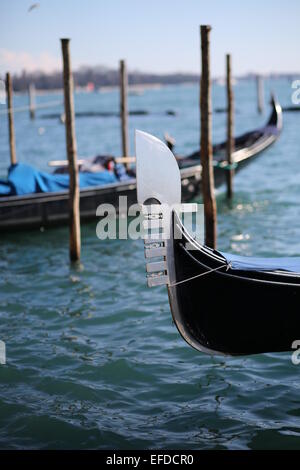 Venise, Italie. 31 janvier, 2015. Météo Italie : gondoles bateau près de la Piazza San Marco à marée haute. Crédit : FC Italie/Alamy Live News Banque D'Images