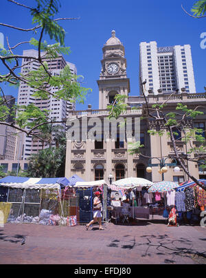 La rue du marché à l'extérieur de l'Hôtel de ville de Durban, Durban, province de KwaZulu-Natal, Afrique du Sud Banque D'Images