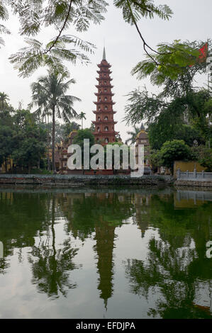 La Pagode Trấn Quốc Lac de l'ouest de Hanoi Vietnam Banque D'Images