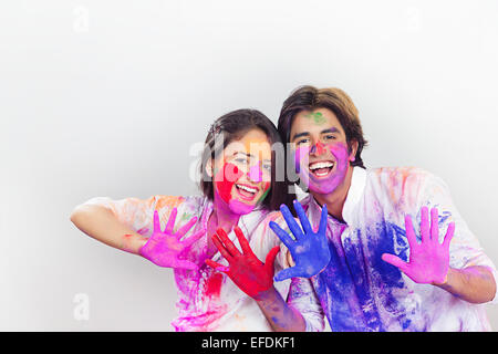 2 couple indien Holi Festival fun Banque D'Images