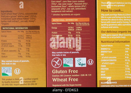 L'information nutritionnelle sur les paquets de céréales. Banque D'Images