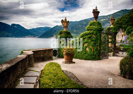 La porte d'une villa au bord du lac, la Villa Balbianello, Lezzeno, Lac de Côme, Lombardie Banque D'Images