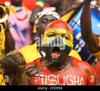 Malabo, Guinée équatoriale. 1er février, 2015. Fans de Ghana cheer avant match quart de la coupe d'Afrique des nations entre le Ghana et la Guinée dans le stade de Malabo, Guinée équatoriale, le 1 février 2015. Le Ghana a gagné 3-0. Crédit : Li Jing/Xinhua/Alamy Live News Banque D'Images