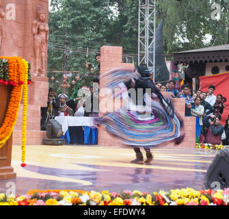 L'Haryana, Inde. 06Th Feb 2015. Surajkund Artisanat Mela est un annualfair célébrée dans l'Haryana. Il y a 400 stands dans ce salon. Il y a fun des manèges, des spectacles de divertissement. Cette année, 18 pays y ont participé, y compris le Liban, l'Arménie, l'Azerbaïdjan, l'Ouzbékistan, le Koweït, etc. Crédit : PREM KAPOOR/Alamy Live News Banque D'Images