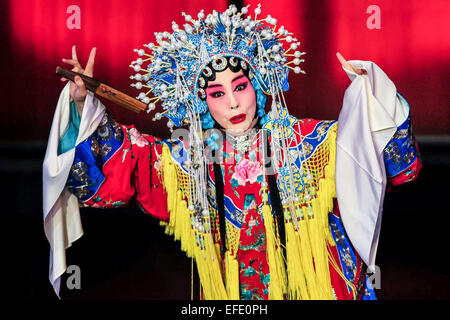 Los Angeles, USA. Jan 31, 2015. L'artiste chinois Ping Sun effectue un extrait d'un opéra de Pékin traditionnel 'La Beauté ivre ' à Los Angeles, États-Unis, le 31 janvier 2015. © Zhang Chaoqun/Xinhua/Alamy Live News Banque D'Images