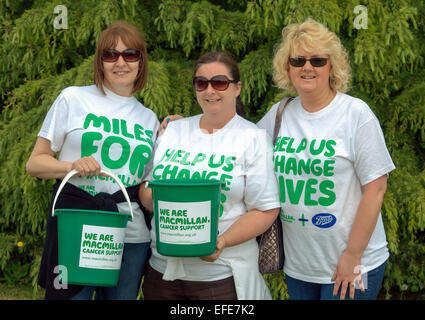 Trois femmes de collecter de l'argent pour Macmillan Cancer Support UK Banque D'Images