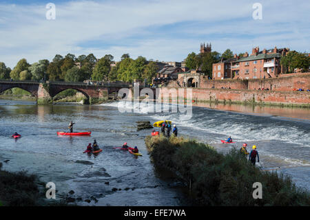 Rivière ; Dee ; canots ; Chester, Cheshire, Royaume-Uni Banque D'Images