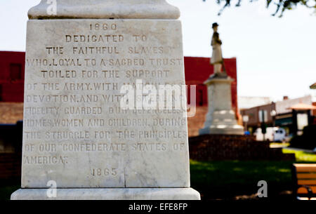 Monument avec une dédicace à esclaves du Sud, la Confederate Park Park Fort Mill en Caroline du Sud États-Unis d'Amérique USA Banque D'Images