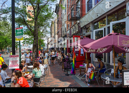 Bars et cafés sur Market Street dans le centre-ville de Philadelphie en 2014 la Journée de la fierté, New York, USA Banque D'Images