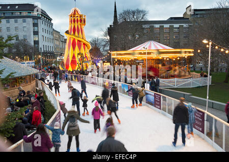 Princes street, Édimbourg, lumières de Noël, des foules, Ecosse, Royaume-Uni Banque D'Images