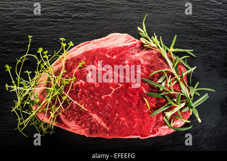 Boeuf cru pur Boeuf Américain Steak Steak de manger les animaux Aliments chair Bow tranche de cuisson cuisson à l'étuvée cher frais et. Banque D'Images