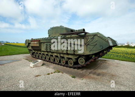 La Seconde Guerre mondiale, 2 ère char Churchill à Lion sur Mer, Calvados, Normandie, France, Europe près de D-Day Sword Beach Banque D'Images