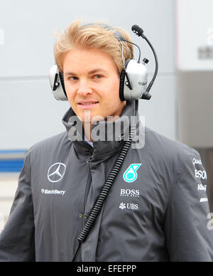 L'allemand pilote de Formule 1 Nico Rosberg Mercedes AMG de promenades à travers le paddock durant la session de formation pour la prochaine saison de Formule 1 au Jerez à Jerez de la Frontera, Espagne du Sud, 02 février 2015. Photo : Peter Steffen/dpa Banque D'Images