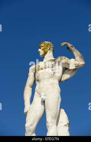 En statues représentant les athlètes au Stadio dei Marmi sports stadium dans le Foro Italico Rome Italie Banque D'Images