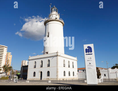 Phare du port de Malaga, Andalousie, Espagne du Sud. Banque D'Images