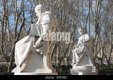 Des statues d'intellectuels, en face du Palais de Justice à Rome, Italie Banque D'Images