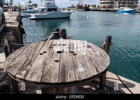 Ancien tambour de câble sur le quai au bord de Bridgetown, Barbade. Banque D'Images