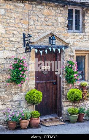 L'ancien presbytère de thé dans le village de Castle Combe Cotswolds dans le Wiltshire. Banque D'Images