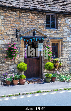 L'ancien presbytère de thé dans le village de Castle Combe Cotswolds dans le Wiltshire. Banque D'Images