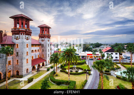 Saint Augustine, Floride, USA sur la ville à l'hôtel de ville et de l''Alcazar plaza. Banque D'Images