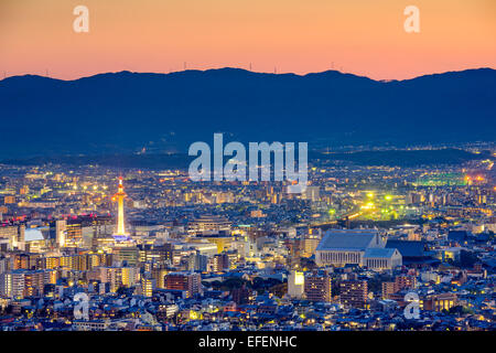 Kyoto, Japon vue imprenable sur le centre-ville au crépuscule. Banque D'Images