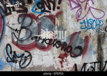 'Barcelona' graffiti ou l'art de rue peint sur mur dans street à Barcelone, Catalogne Banque D'Images